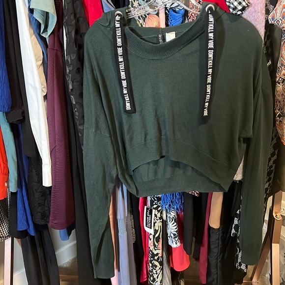 Divided Tops - Divided H&M M green “don’t kill my vibe”